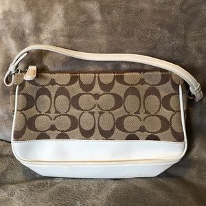 coach monogram wristlet / purse - authentic